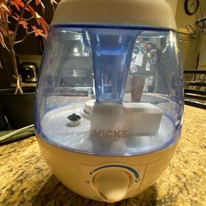 Vicks Mini Filter Free Cool Mist Humidifier Small Room Variable Mist Control